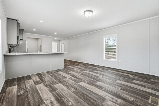 Building Photo - 443 Dogwood Ave