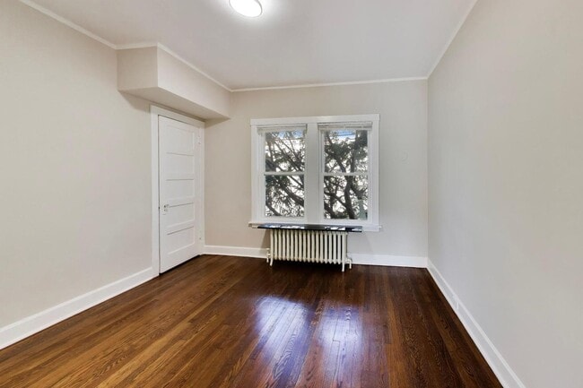 Building Photo - 2611 Eastwood Ave