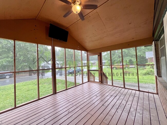 Building Photo - 137 Miranda Rd