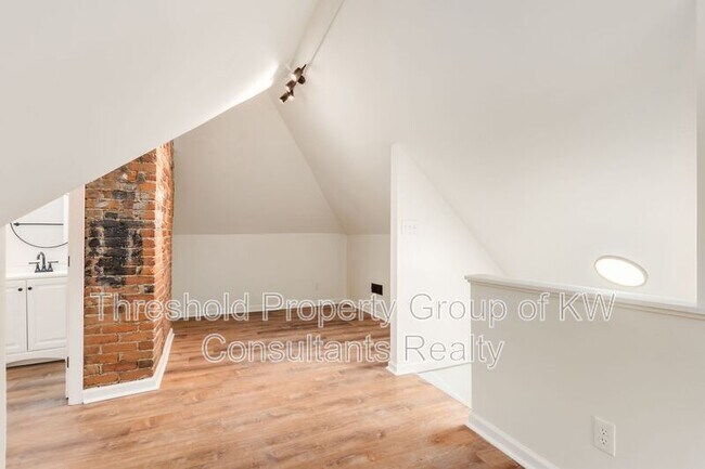 Building Photo - 865 Old Leonard Ave