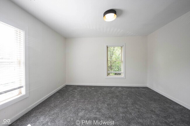 Building Photo - 426 N Bradley Ave