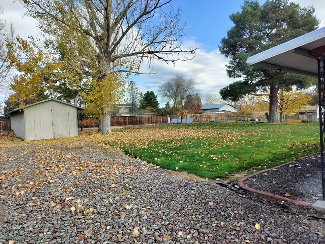 Building Photo - 130 NW Carrie Cir