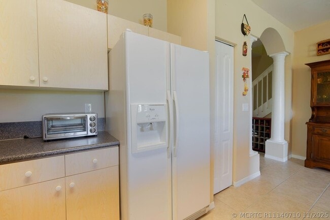 Building Photo - 213 River Bluff Ln