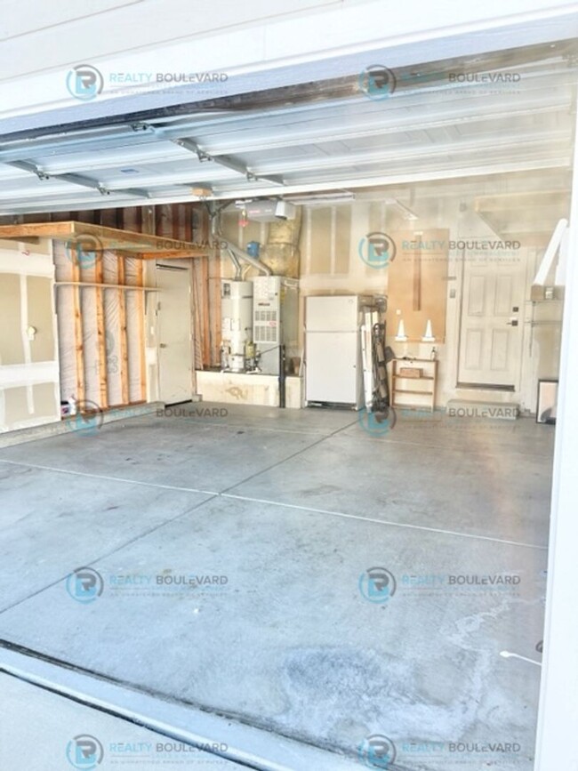 Building Photo - Charming 3-Bedroom Home in Sky Vista Villa...