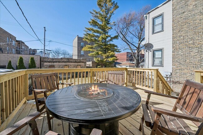 Building Photo - 4912 N Winchester Ave