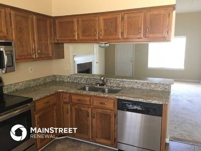 Building Photo - 8538 Highland Glen Cir N