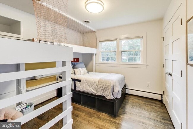 Building Photo - 4422 Neptune Dr