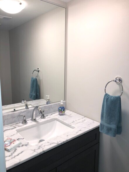 Building Photo - 1048 Independence Way