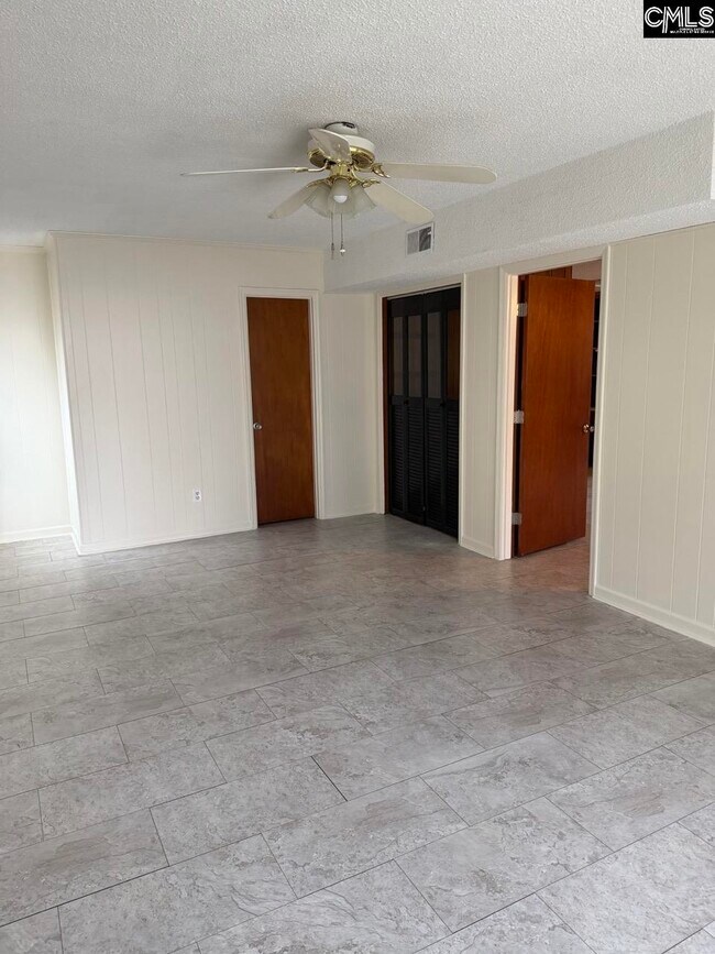 Building Photo - 511 Shady Ln