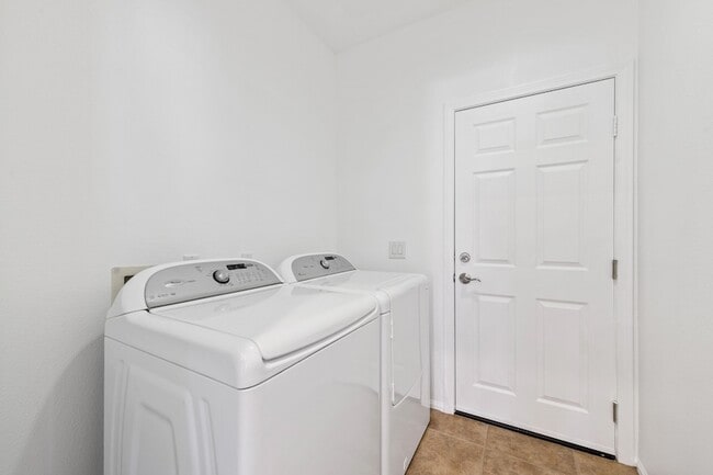 Building Photo - 30595 Sierra Pl