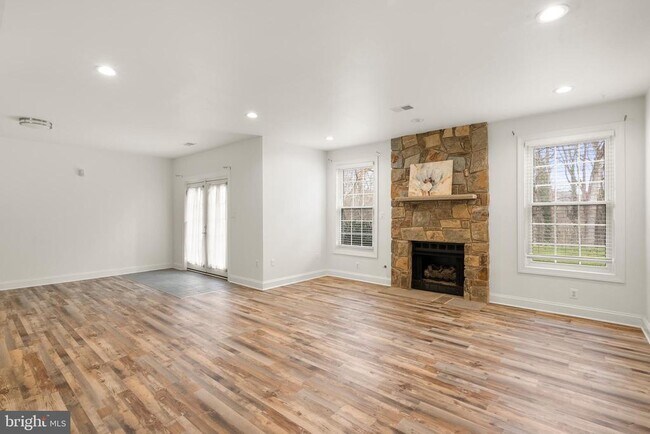 Building Photo - 6058 Sugarstone Ct