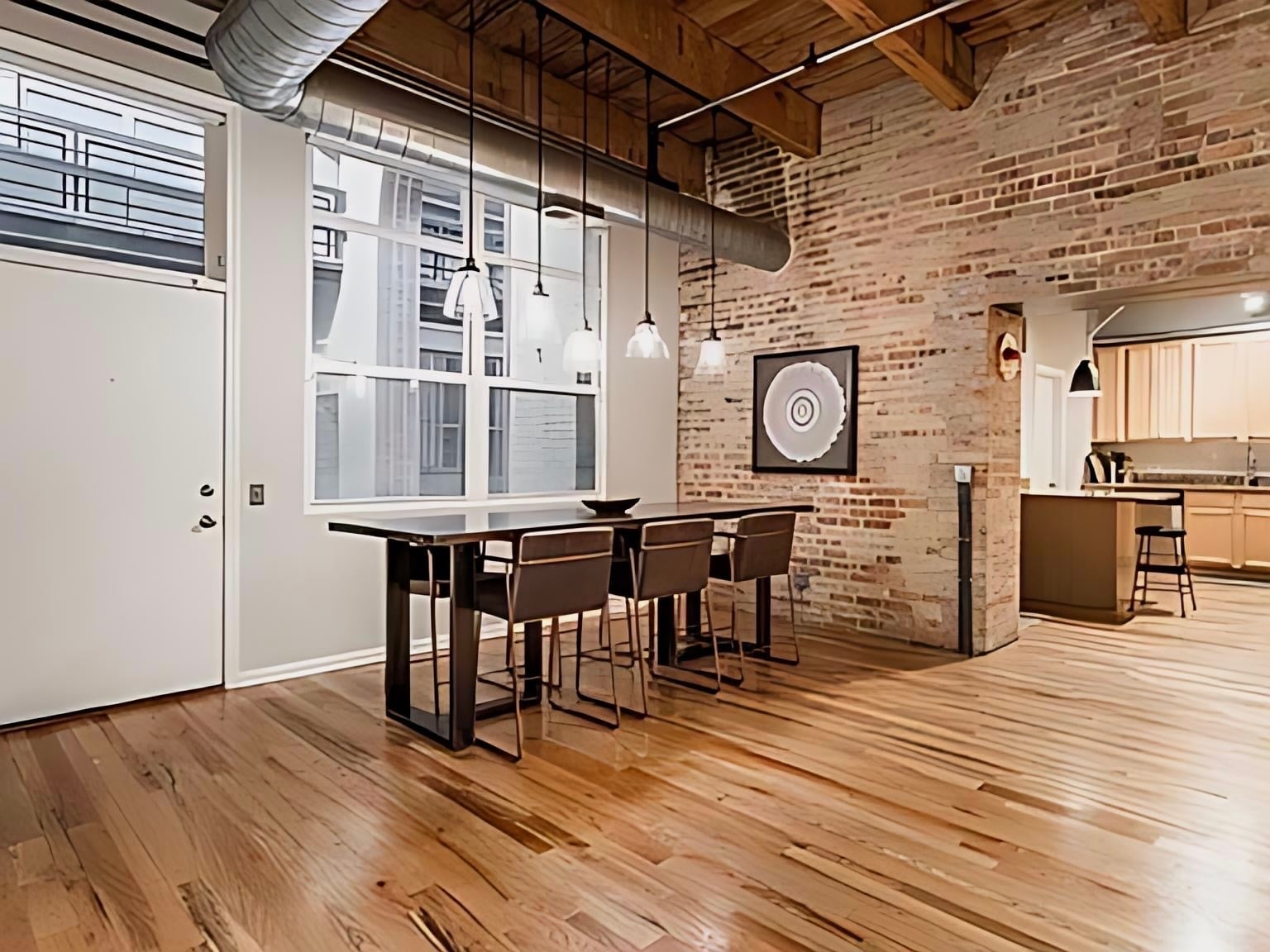 Building Photo - 312 N May St