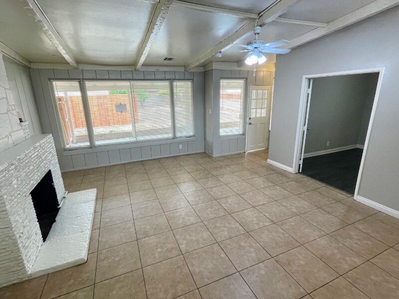 Building Photo - 156 E Marshall Blvd
