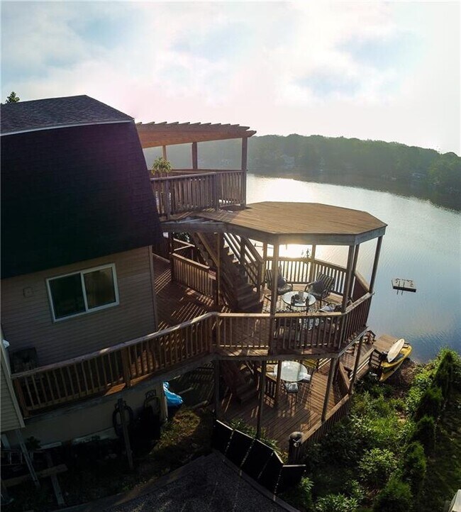 Building Photo - 46 W Shore Dr