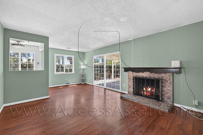 Building Photo - Charming 4 Bedroom Home with Private Yard & Garage Parking