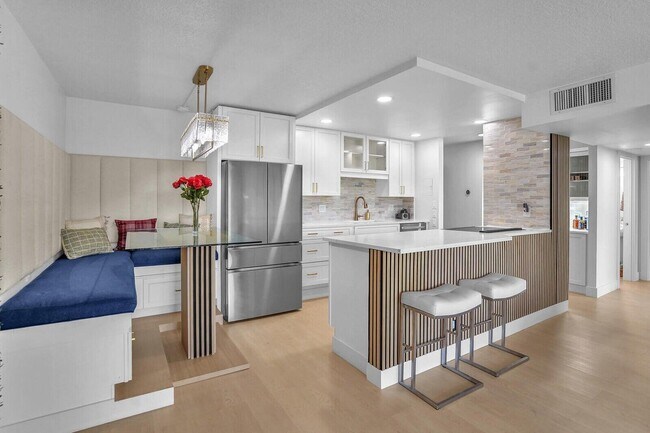 Building Photo - 2121 N Ocean Blvd