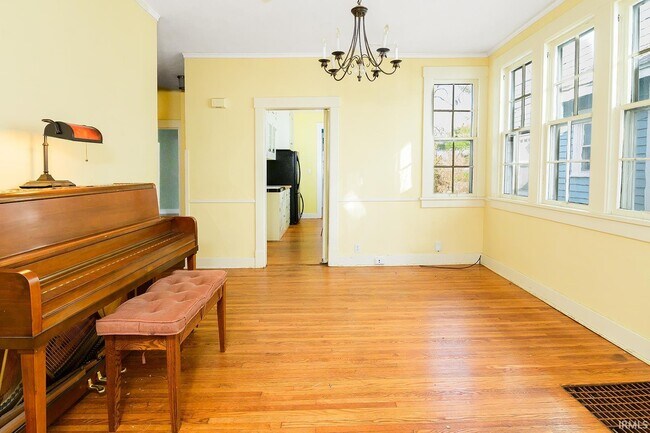 Building Photo - 720 S Park Ave