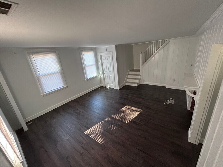 Building Photo - 53 Main St