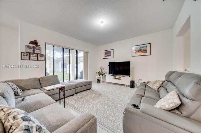 Building Photo - 4416 SW 174th Ave