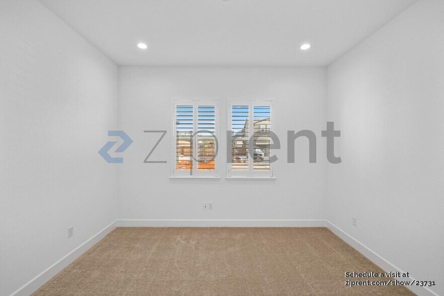 Building Photo - Unit