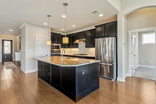 Building Photo - 283 Dayridge Dr