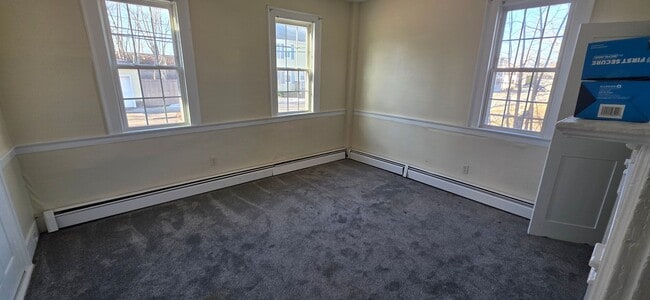 Building Photo - 72 Common St