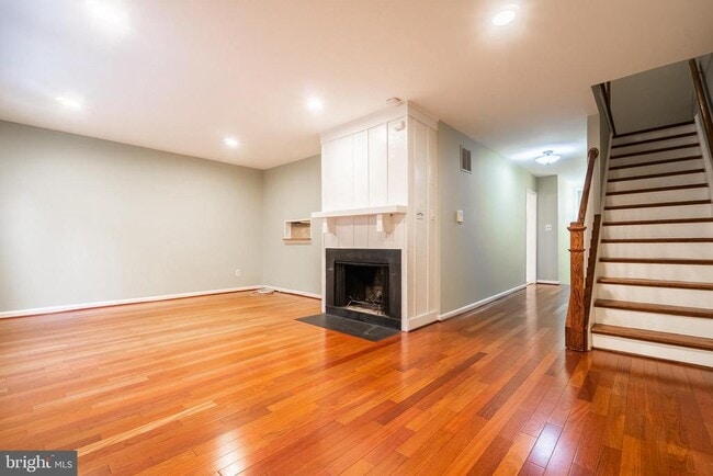 Building Photo - 2426 Falls Pl Ct