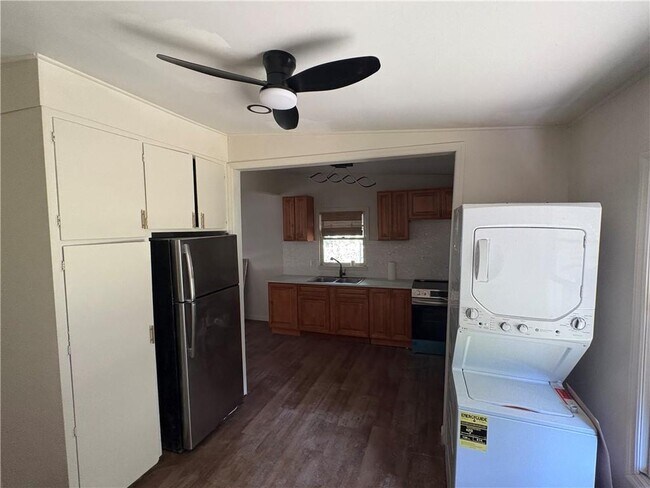 Building Photo - 4049 Villa Ave