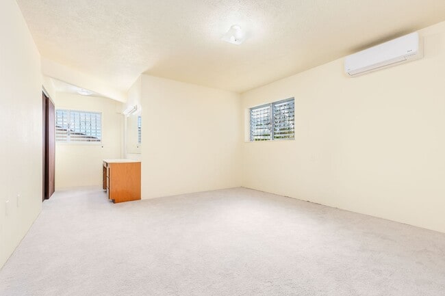 Building Photo - Mariner's Ridge SPACIOUS 4 bedroom, 3.5 ba...