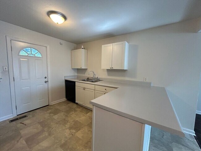 Building Photo - 2911 Circle Dr