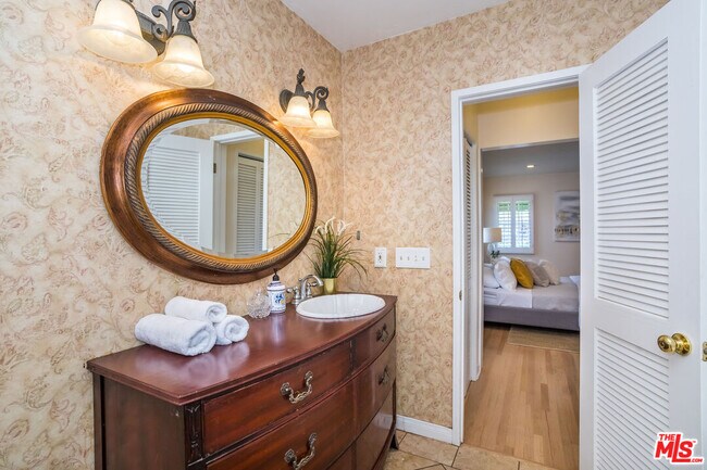 Building Photo - 5967 Carpenter Ave