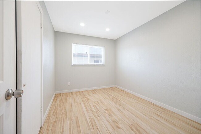 Building Photo - 249 San Jacinto Dr