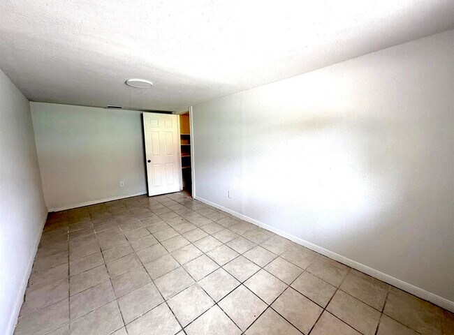 Building Photo - 106 Hanover St
