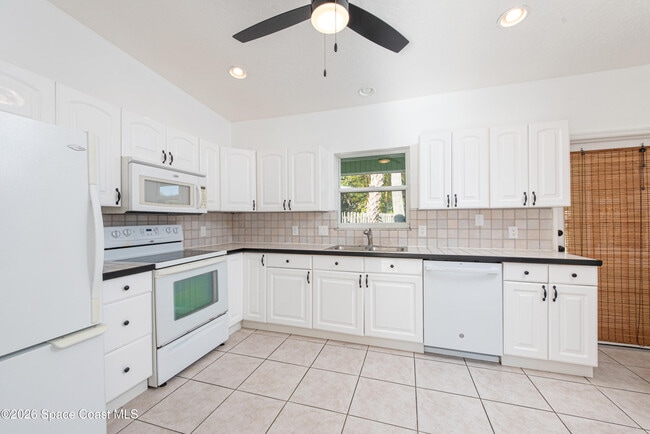 Building Photo - 206 4th Ave