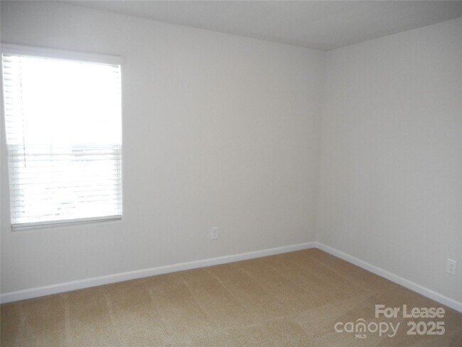 Building Photo - 2101 Talbert Ct