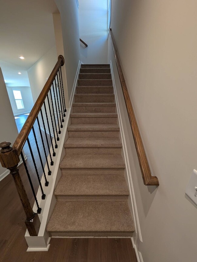 Building Photo - 985 Tess St