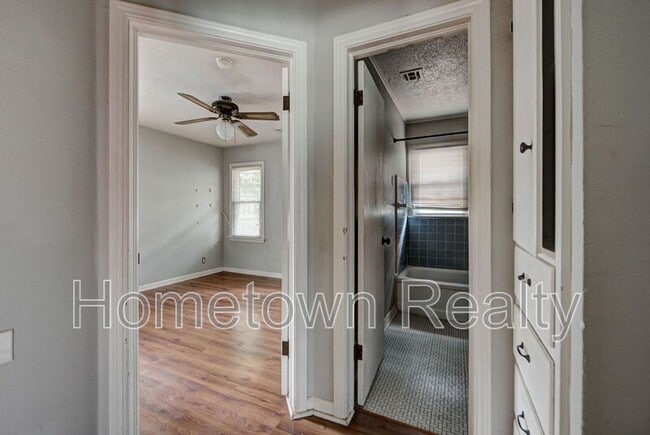 Building Photo - 2204 Downing St