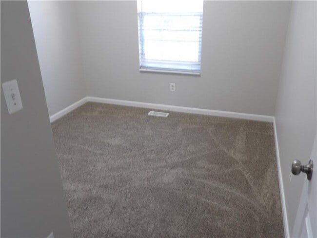 Building Photo - 3060 Lansdowne Ln