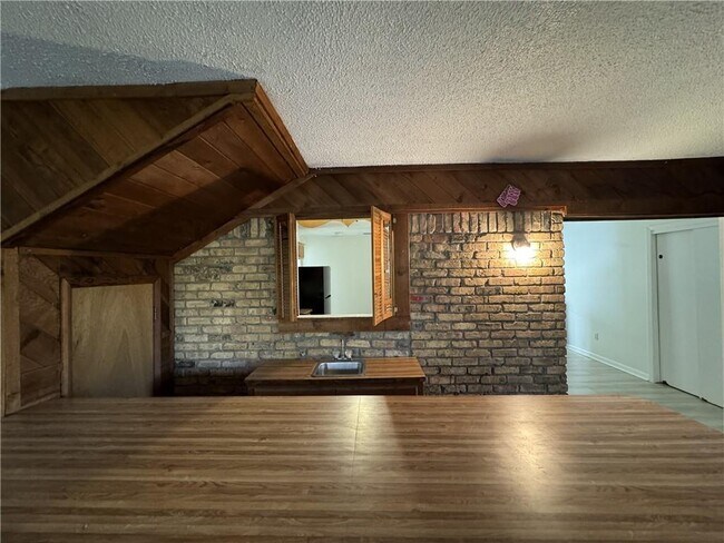 Building Photo - 7445 Bowers Ln