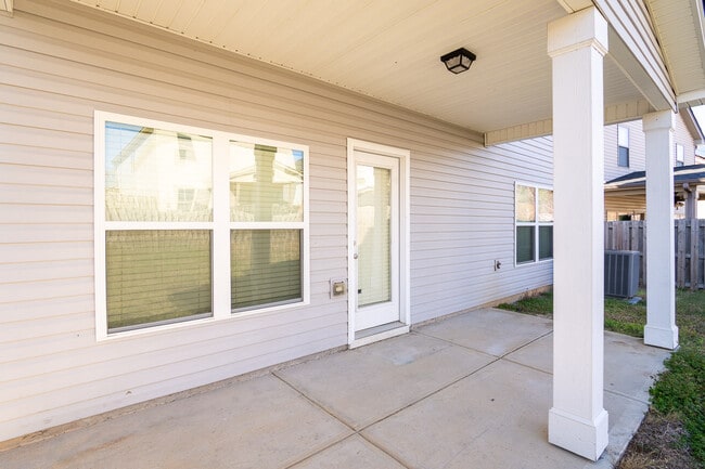 Building Photo - 3375 Grove Landing Cir