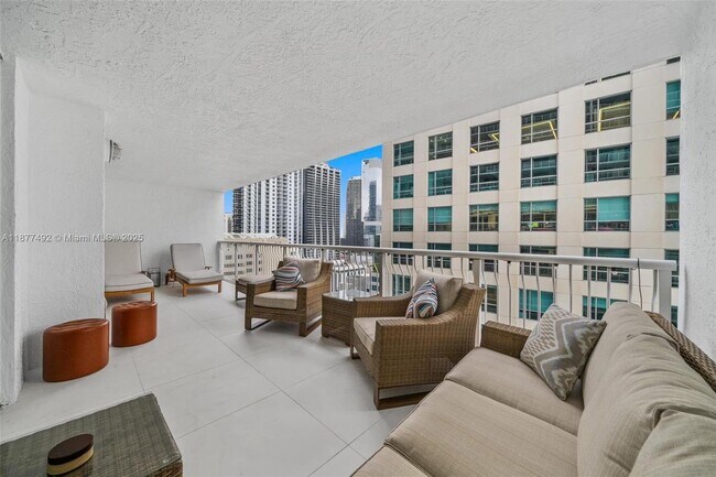Building Photo - 1200 Brickell Bay Dr