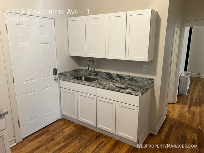 Building Photo - 625 E Marquette Rd