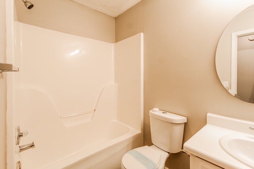 Building Photo - 2847 James Henry Dr