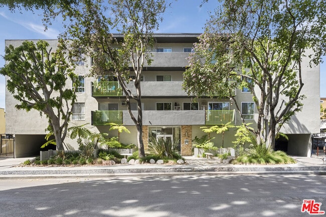 Building Photo - 645 Westmount Dr