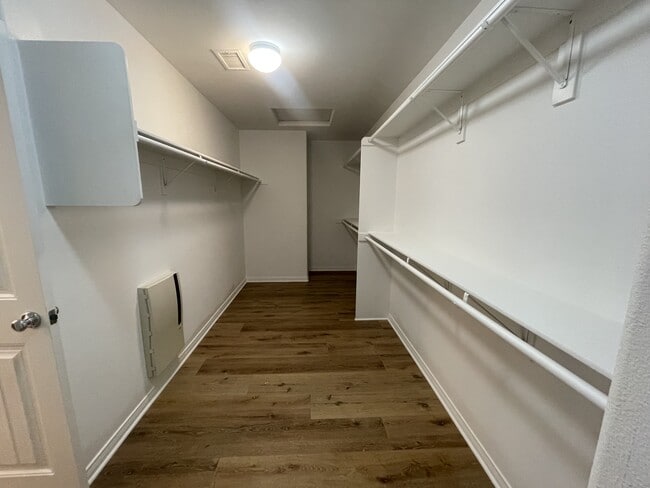 Building Photo - 37280 Parkway Dr