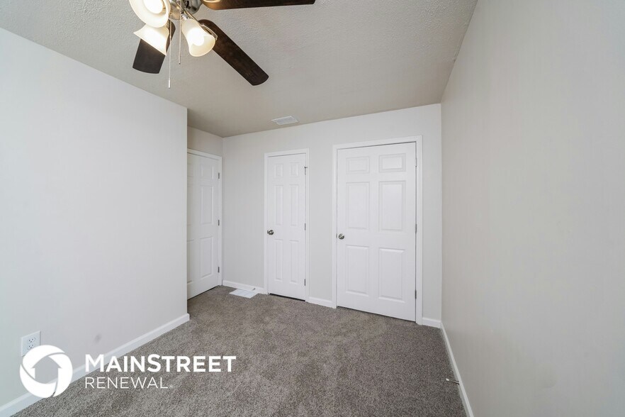 Building Photo - 323 N 43rd St