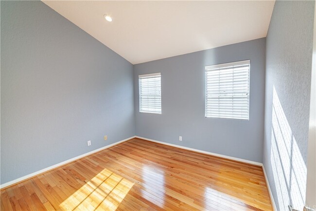 Building Photo - 2421 Vanderbilt Ln