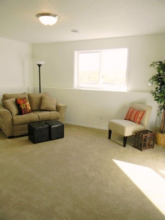 Building Photo - 3 Bed 3 Bath Twin Home