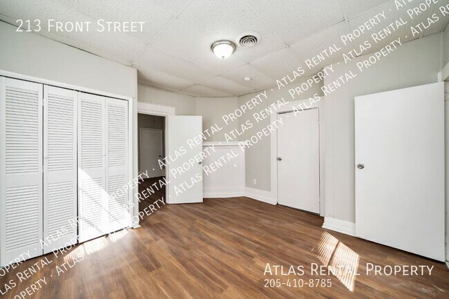 Building Photo - 213 Front St