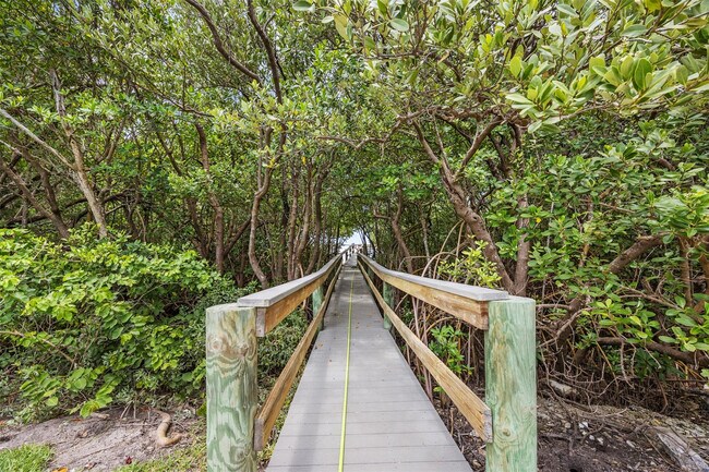 Building Photo - 801 S Ocean Dr